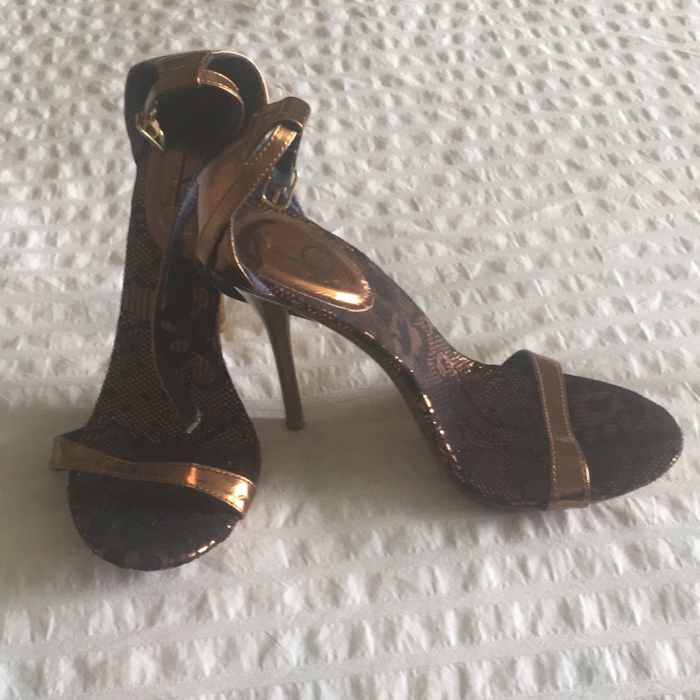 Gold and Black sandals 👡